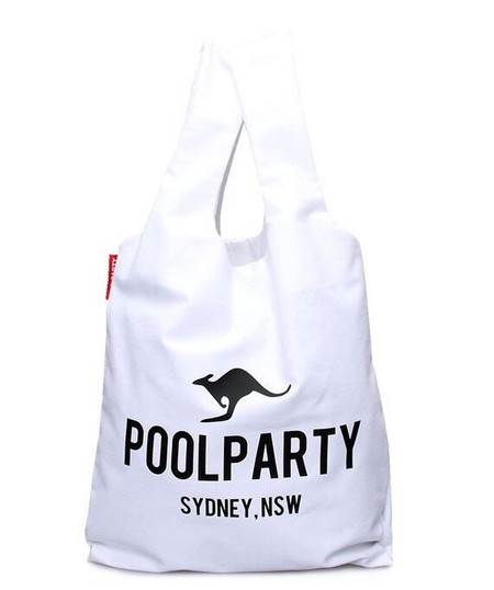 Молодежная сумка-пакет Poolparty (маечка) белая купить недорого в Ты Купи