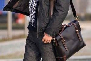 Как выбирать кожаные мужские сумки через плечо?