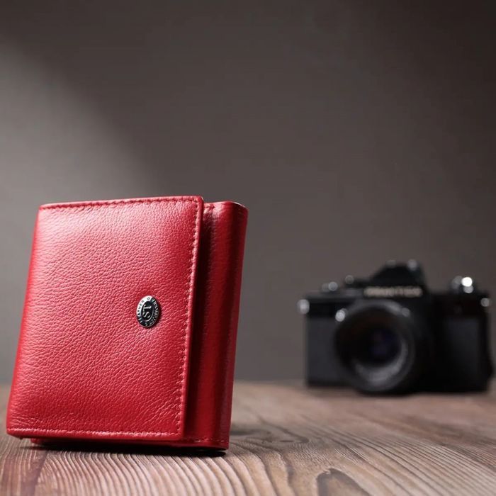 Жіночий лаковий шкіряний гаманець ST Leather 22710 купити недорого в Ти Купи