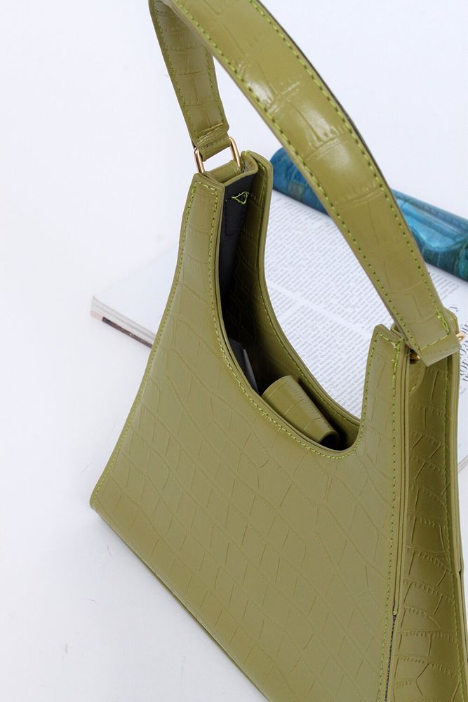 Женская модная зеленая сумка из экокожи FAMO Муза 8102 купить недорого в Ты Купи