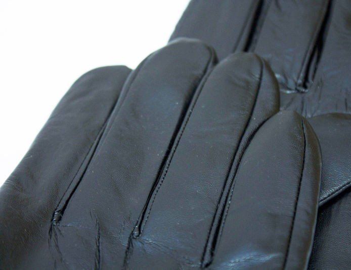 Аккуратные черные женские перчатки из натуральной кожи L купить недорого в Ты Купи