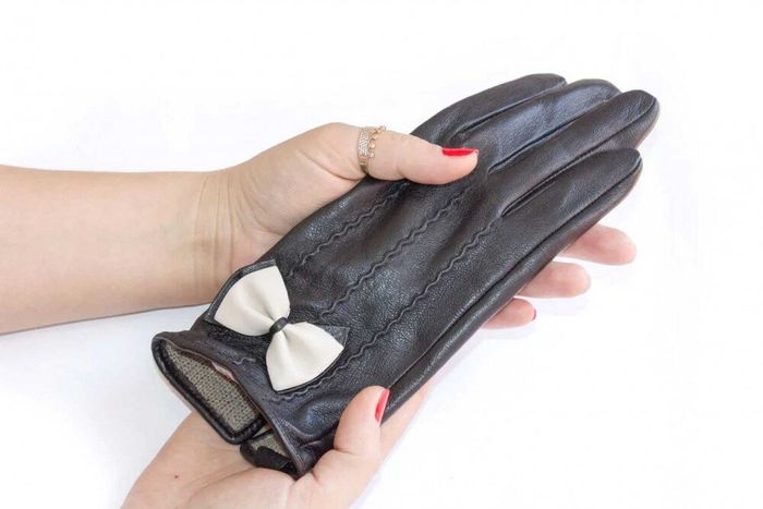 Жіночі шкіряні рукавички Shust Gloves чорні 373s2 М купити недорого в Ти Купи