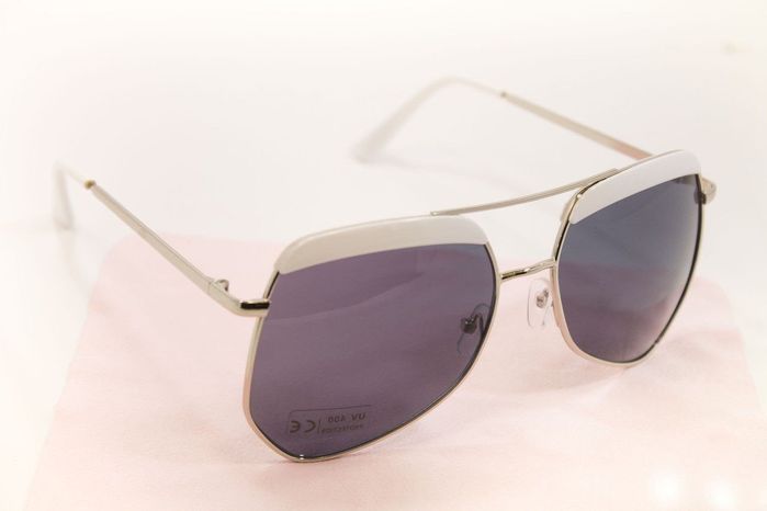 Солнцезащитные женские очки BR-S с черным и белым купить недорого в Ты Купи