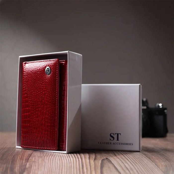 Жіночий лаковий шкіряний гаманець ST Leather 22708 купити недорого в Ти Купи