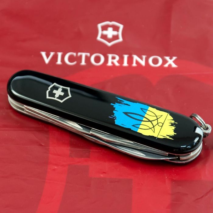 Складной нож Victorinox SPARTAN UKRAINE Трезубец фигурный на фоне флага 1.3603.3_T1026u купить недорого в Ты Купи