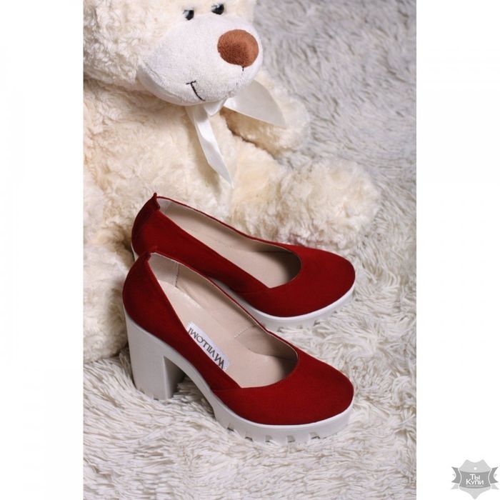 Красные замшевые туфли на каблуке Villomi 818-13k купить недорого в Ты Купи