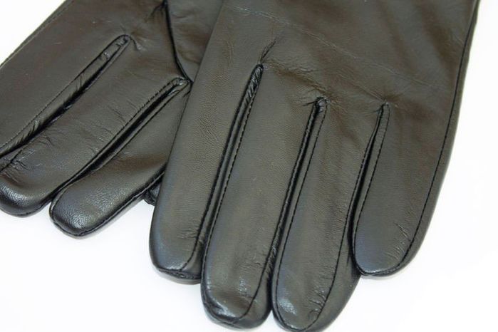 Зимние черные женские перчатки из натуральной кожи M купить недорого в Ты Купи