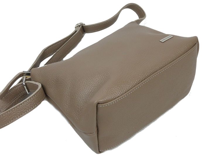 Наплечная женская кожаная сумка на ремне Borsacomoda бежевая 810.035 купить недорого в Ты Купи