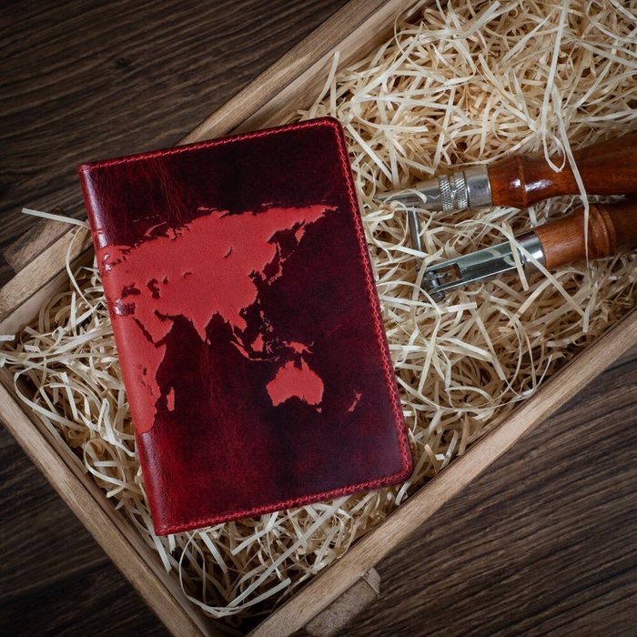 Обложка для паспорта из кожи HiArt PC-01 Shabby Red Berry World Map Красный купить недорого в Ты Купи