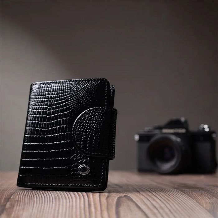 Жіночий лаковий шкіряний гаманець ST Leather 22686 купити недорого в Ти Купи