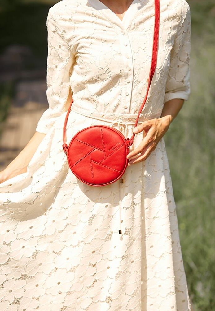 Шкіряна кругла жіноча сумка Бон-Бон BlankNote червона BN-BAG-11-RED купити недорого в Ти Купи
