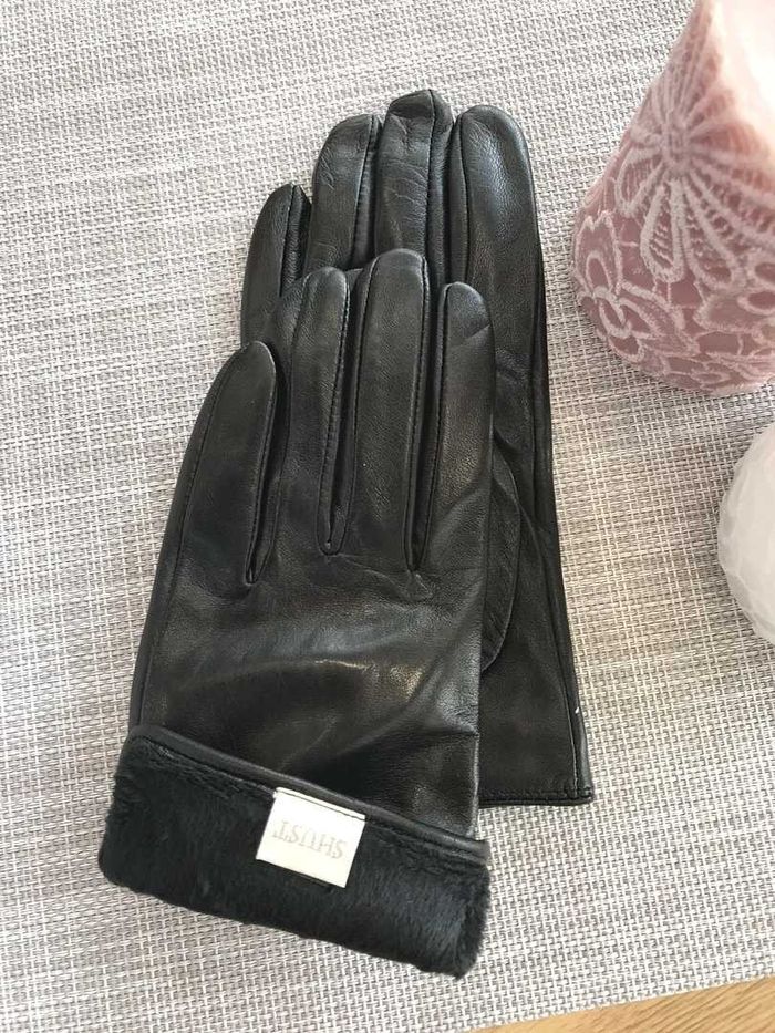 Жіночі шкіряні рукавички Shust Gloves чорні 747s1 S купити недорого в Ти Купи
