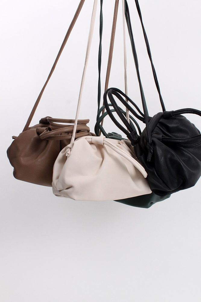 Женская белая классическая сумка из экокожи FAMO Адриен купить недорого в Ты Купи