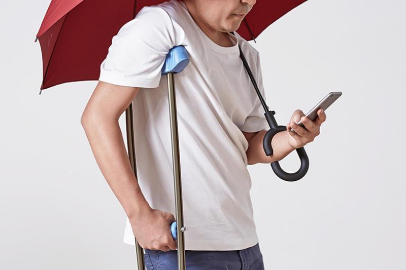 Зонт с обратным куполом и С-образной ручкой