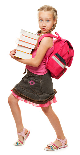 Девочка со школьным рюкзаком